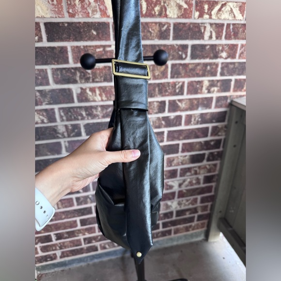 Handmade Vegan Leather Pleated Croissant/Crescent/Dumpling/Banana Bags Crossbody - Picture 5 of 13